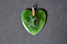 Load image into Gallery viewer, An Early 20th Century 15 Carat Gold Pounamu Heart &quot;Tui&quot; Pendant
