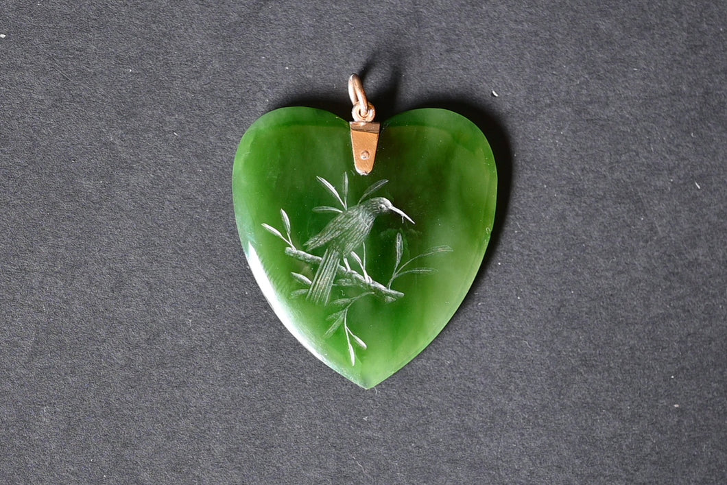 An Early 20th Century 15 Carat Gold Pounamu Heart 