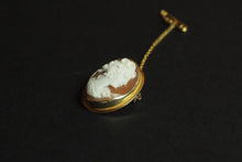 Load image into Gallery viewer, Vintage Italian 18 Carat Gold Shell Cameo Pendant / Brooch
