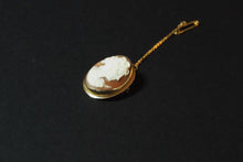 Load image into Gallery viewer, Vintage Italian 18 Carat Gold Shell Cameo Pendant / Brooch
