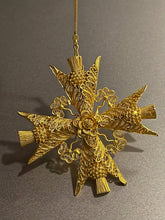 Load image into Gallery viewer, Georgian Cannetille 20 Karat Pendant / Brooch ca. 1820-1830
