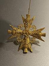 Load image into Gallery viewer, Georgian Cannetille 20 Karat Pendant / Brooch ca. 1820-1830
