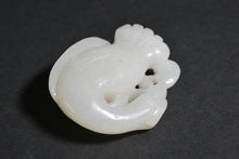 Load image into Gallery viewer, Qing Dynasty (1800s) Jade Crane Figural Group
