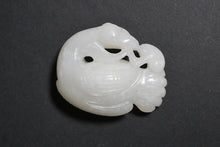 Load image into Gallery viewer, Qing Dynasty (1800s) Jade Crane Figural Group
