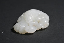 Load image into Gallery viewer, Qing Dynasty (1800s) Jade Crane Figural Group
