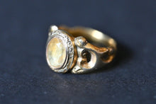 Load image into Gallery viewer, A Georgian 9 Carat Gold &amp; Foil-Back Citrine Signet Ring
